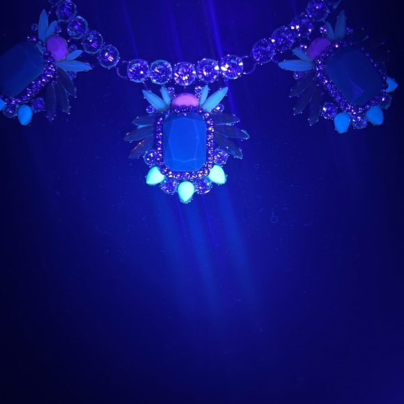 Signed Banana Republic Multi Color Rhinestone Gold Tone and Ribbon Necklace - Picture 8 of 8